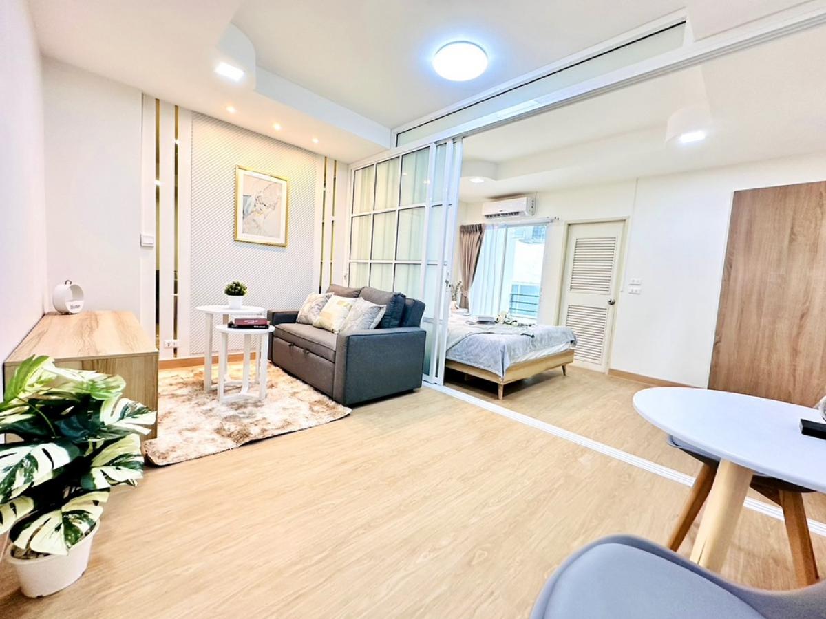 For SaleCondoChokchai 4, Ladprao 71, Ladprao 48, : 🐶😻Can raise pets. Location: JW Chokchai Si🏡💓Spacious room. Fully furnished, close to the BTS Traveling is very convenient. Just a few million baht only 🔥🔥