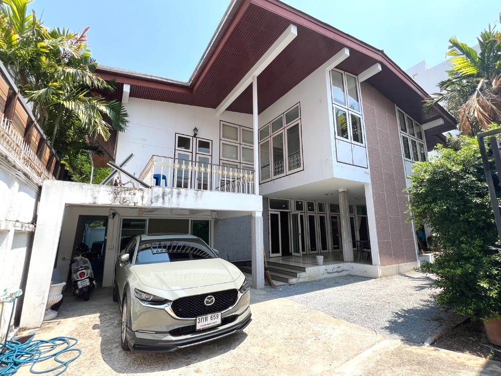 For RentHouseAri,Anusaowaree : Rent House with carparks at Soi.Ari Samphan with 7bed7 bath with versatile bareshell built