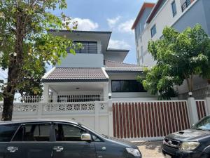 For RentHouseSathorn, Narathiwat : Hot Stock Property : Single House for Rent at Sathorn, Bangkok