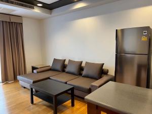 For RentCondoRatchadapisek, Huaikwang, Suttisan : Amanta Ratchada near MRT Cultural Center Near Esplanade Ratchadaphisek, size 85 sqm, 2 bedrooms, 2 baths, laundry room, walk-in closet, 2nd floor, Building 3, rent 30,000 baht/month.