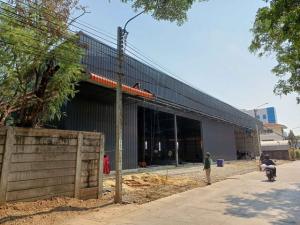 For RentWarehouseLadprao101, Happy Land, The Mall Bang Kapi : BS1339 Warehouse for rent, usable area 1,200 sq m., Soi Lat Phrao 101, suitable for use as a warehouse, convenient travel.