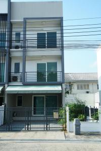 For RentTownhouseLadkrabang, Suwannaphum Airport : *Corner house* pets allowed* 3-story townhome for rent, Baan Klang Muang, Suan Luang, near Suan Luang Rama IX.