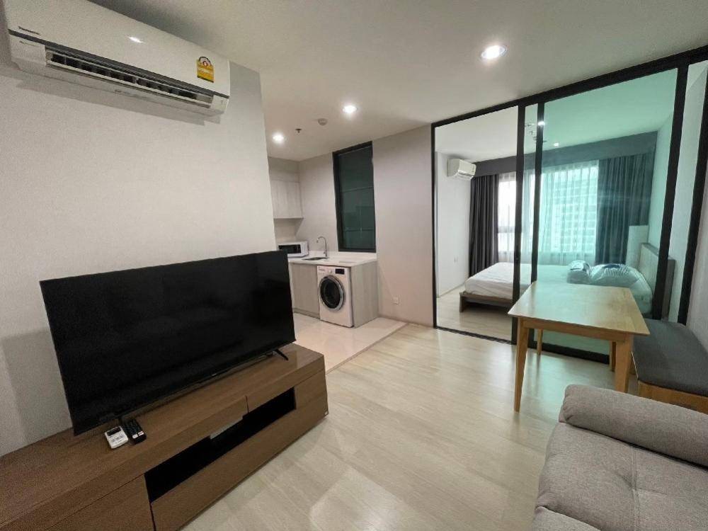 For RentCondoPinklao, Charansanitwong : Condo for rent, Life Pinklao, near BTS Bang Yi Khan, just 2 minutes.