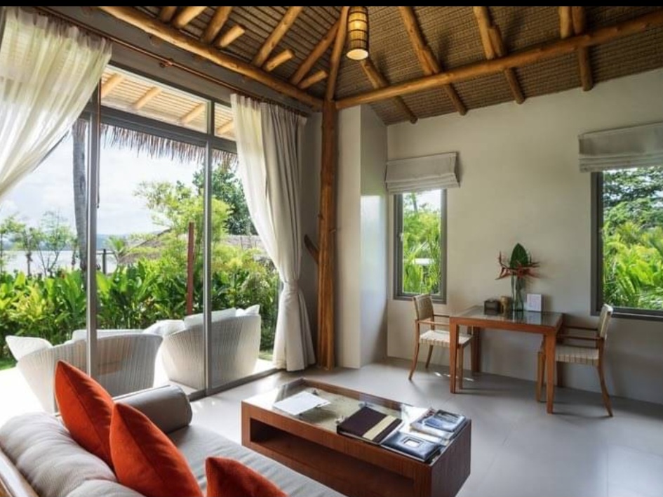 For SaleHousePhuket : Luxury villa for sale, Maprao Island, Phuket, 2 houses, next to the beach.