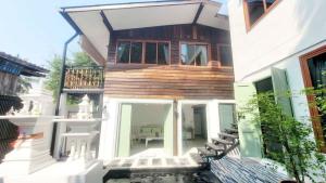 For RentHouseChiang Mai : A house for rent suitable for business near Tha Phae Gate,  No.1H521