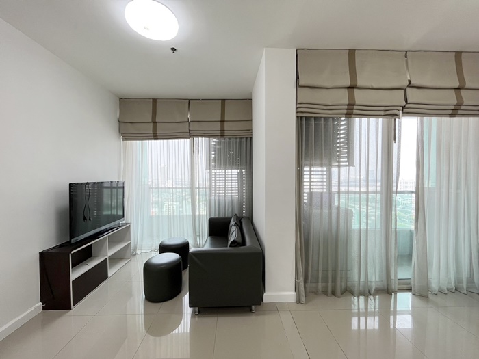 For RentCondoSapankwai,Jatujak : 2-bedroom unit at Ideo Mix Phaholyothin for rent