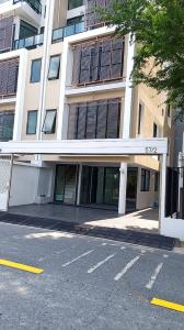 For RentHome OfficeRama9, Petchburi, RCA : For rent: 6-story home office with parking and elevator, suitable for living.