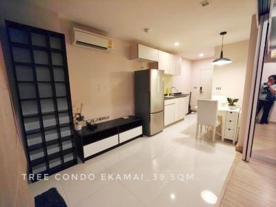 For SaleCondoSukhumvit, Asoke, Thonglor : Condo for sale, room in new condition, owner lives in it, always taken care of, Tree Condo Ekkamai, 39 sq m., in a quiet alley, peaceful, safe, convenient.