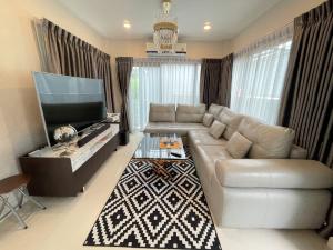 For RentHouseRama5, Ratchapruek, Bangkruai : Single house Centro Ratchaphruek, decorated, ready to move in, fully furnished, available and ready for rent. The house is very beautiful, the location is very good. There are many ways to enter and exit.