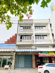 For RentShophousePhutthamonthon, Salaya : clean commercial building 3 and a half floors with mezzanine rooftop Near Buddha Gold Pagoda