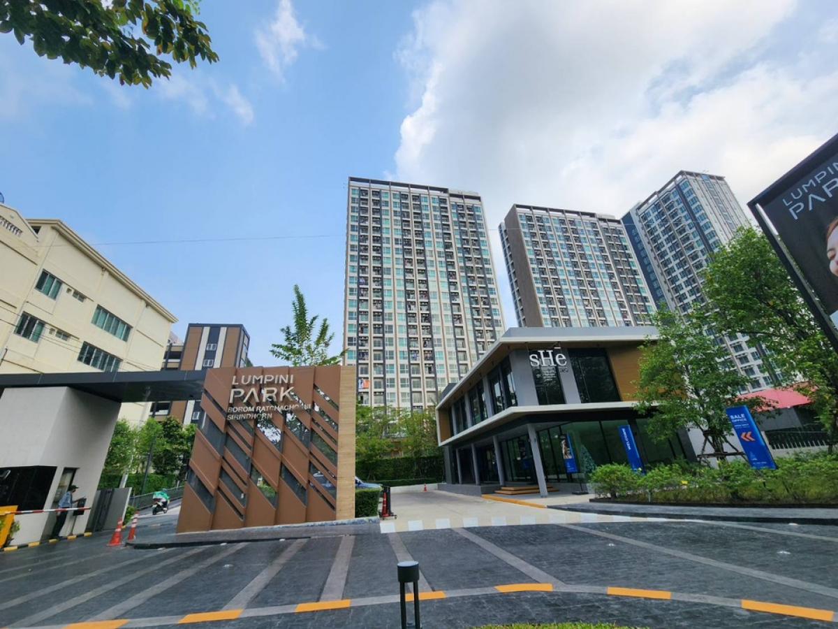 For SaleCondoPinklao, Charansanitwong : Lumpini Park Borommaratchachonnani - Sirindhorn 🍃New condo ready to move in 🏙️🌇Resort style, shady, provides privacy..convenient transportation.