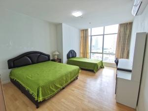 For RentCondoWongwianyai, Charoennakor : For rent, cheapest, Baan Sathorn Chaophraya, Baan Sathorn-Chao Phraya, large room 75 sq m., 1 bedroom, 1 bathroom.