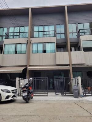 For RentTownhouseSeri Thai, Ramkhamhaeng Nida : 20,000.- 3-story townhome for rent, Baan Klang Muang, Seri Thai, near Siam Park, near Fashion Island. The Mall Bangkapi