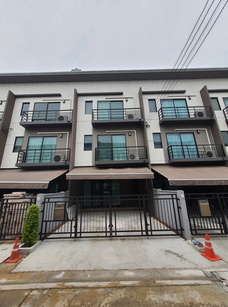 For RentTownhouseNawamin, Ramindra : 3-story townhome for rent, Baan Klang Muang, Ramindra Tel.0999983897