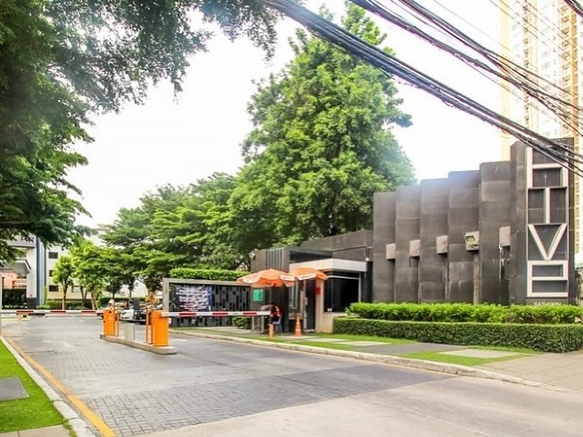 For RentCondoWongwianyai, Charoennakor : For rent, Hive at sathorn, 45 sq m, Icon Siam view, fully furnished, next to BTS.