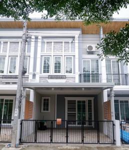 For SaleTownhouseThaphra, Talat Phlu, Wutthakat : Townhouse for sale, 4 bedrooms, Project: Golden Town Sathorn, new house, never lived in.