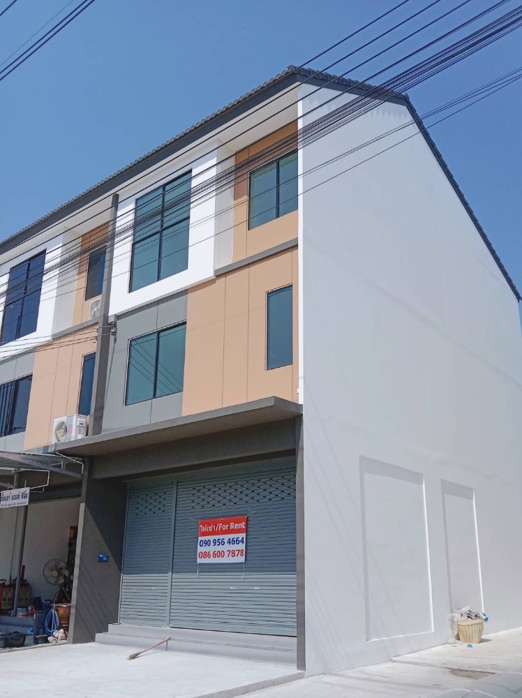 For RentShophousePathum Thani,Rangsit, Thammasat : For rent, 3-story commercial building, Pruksa Village, Navanakorn, Phahonyothin (edge ​​room)