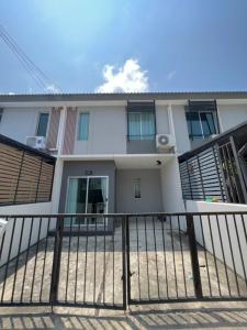 For RentTownhouseLadkrabang, Suwannaphum Airport : Agent post Beautiful house for rent, good condition, near Suvarnabhumi Airport, ready to move in.