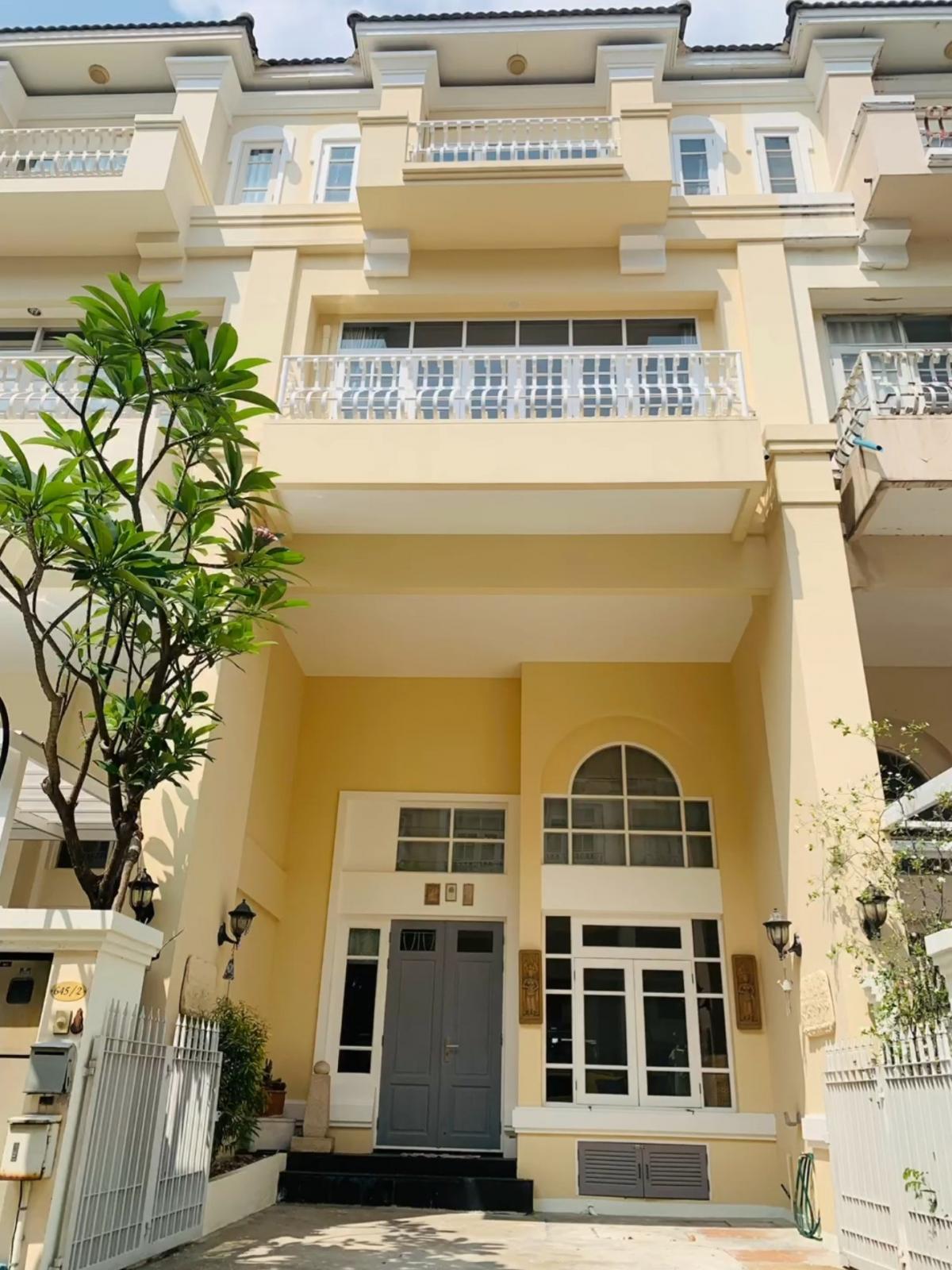 For RentTownhouseOnnut, Udomsuk : For rent urgent!!!  City Plus Sukhumvit 50 townhome, 3 and a half floors, high ceilings, newly renovated, ready to move in.