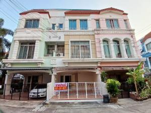For SaleTownhouseSamut Prakan,Samrong : Baan Klang Muang British Town - Srinakarin : 3-story townhome for sale, beautiful house with good condition and very convenient location, total area 20.8 sqwah., usable area 170 sqm., 3 bedrooms, 4 bathrooms