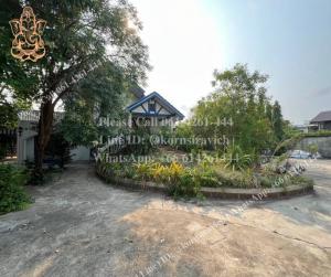 For RentRetailWongwianyai, Charoennakor : For rent, detached house for doing business, Soi Charoenrat, ICONSIAM department store, parking for 15-20 cars, suitable for cafe | restaurant | spa | clinic | school, nursery | Pet-friendly Cafe