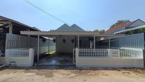 For SaleHouseChiang Mai : House priced less than 2 million baht, San Pa Tong, Hang Dong, near San Pa Tong Municipality. Near San Pa Tong District Office Near Big C Hang Dong 2 North University Grace International School The house is ready to move in.