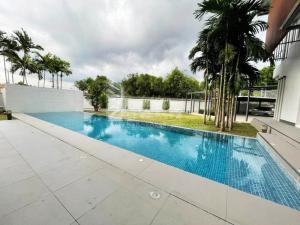 For RentHousePattanakan, Srinakarin : House for rent with private pool at Pattanakarn 30