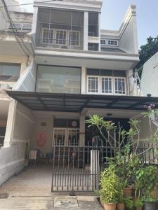 For RentTownhouseSapankwai,Jatujak : RTJ1680 Townhome for rent, 3.5 floors, corner unit, home office, next to Ratchadaphisek Road, near Major Ratchayothin and Ratchayothin BTS station, 650 meters.