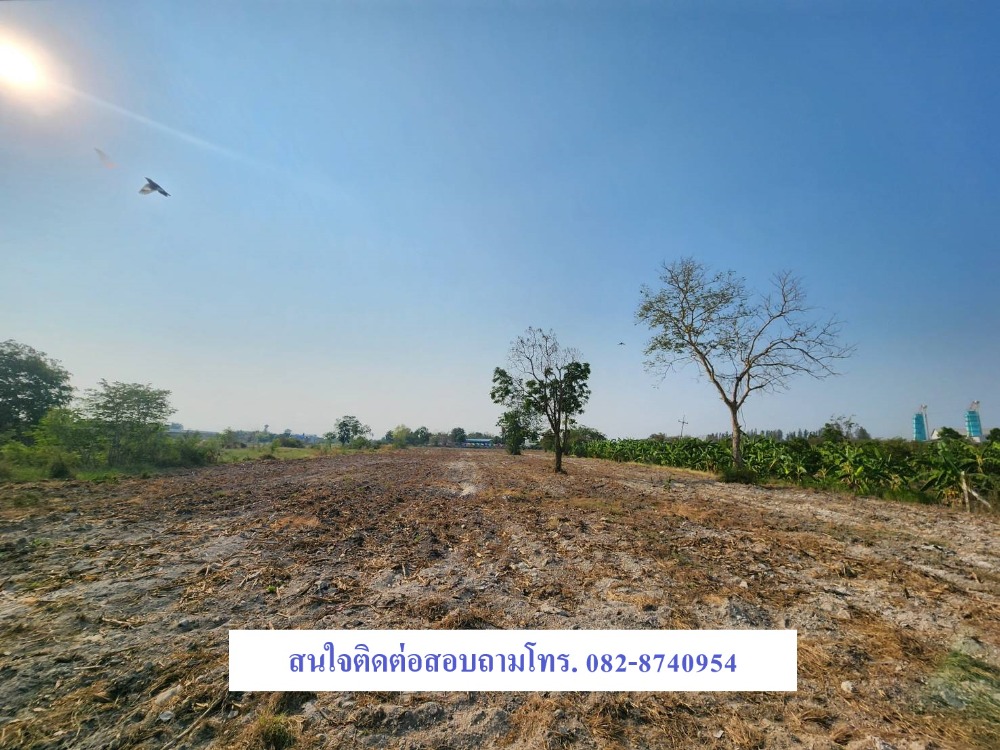 For SaleLandLop Buri : The land is next to the double-track railway. Raise the sky Mueang Lopburi District, 13 rai 1 ngan 44 square wah, near Robinson Department Store.