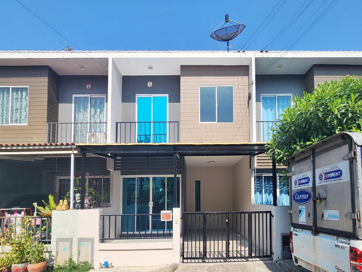 For RentTownhouseNonthaburi, Bang Yai, Bangbuathong : 2-story townhome for rent, ready to move in, The colors premium, Kanchanaphisek-Ratchaphruek. Next to Bang Kruai Sai Noi Road, 3 bedrooms, 2 bathrooms.