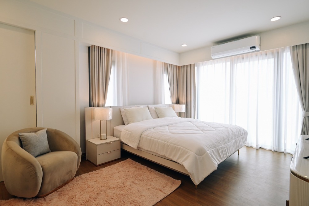 For RentHouseBangna, Bearing, Lasalle : 🔴150,000฿🔴 𝐇𝐨𝐮𝐬𝐞 𝐂𝐞𝐧𝐭𝐫𝐨 𝐁𝐚𝐧𝐠𝐧𝐚 | Single house Centro Bangna ✅ Beautiful house, good location, near department stores. Happy to serve you 🙏✍️If interested, contact via Line. Responses very quickly @bbcondo88​ ✍️Property code​ 674-1901