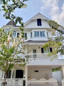 For RentHouseBangna, Bearing, Lasalle : WW24188 For rent #Townhome, Fantasia Village, Villa 4, Bangna, Srinakarin Road. #Near Central Bangna #Sukhumvit area