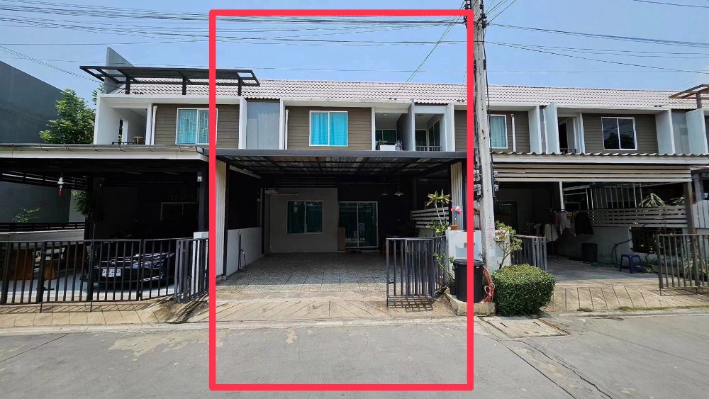 For SaleTownhouseVipawadee, Don Mueang, Lak Si : Good location!! Townhome for sale, The Colors Don Mueang-Song Prapha project, 22.8 sq m, near Rangsit University, near Lak Hok BTS station! Near Don Mueang Airport!