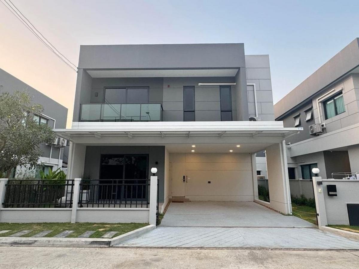 For RentHouseBangna, Bearing, Lasalle : 🔴90,000฿🔴 𝐇𝐨𝐮𝐬𝐞 𝐂𝐞𝐧𝐭𝐫𝐨 𝐁𝐚𝐧𝐠𝐧𝐚 | Single house Centro Bangna ✅ Beautiful house, good location, near department stores. Happy to serve you 🙏✍️ If interested, contact via Line. Responses very quickly @bbcondo88​ ✍️ Property code 676-0307