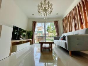 For RentHouseOnnut, Udomsuk : House for rent near ARL Baan Thap Chang, 4 bedrooms, Golden Neo On Nut, Phatthanakan.