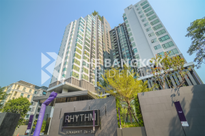 For SaleCondoSukhumvit, Asoke, Thonglor : Yield 6% for sale with tenancy at Rhythm Sukhumvit 36-38 HOT PRICE FOR SALE | ONLY ONE UNIT BTS Thonglor Type : 1 bedroom 1 bathroom Sizing : 50 Sq.M. Fully Furnished Special Price : 8.39 MB Only Half Transfer