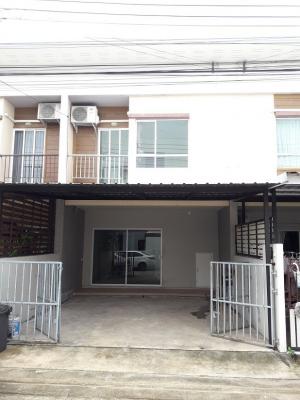 For RentTownhousePattanakan, Srinakarin : Townhouse for rent, 2 floors, 18 square wah, Willette Lite Pattanakarn Soi 38, air conditioning in every room, fully furnished. The kitchen has been completed. In front of the house, dont hit anyone. You can park 2 cars in the house. The house has furnitu
