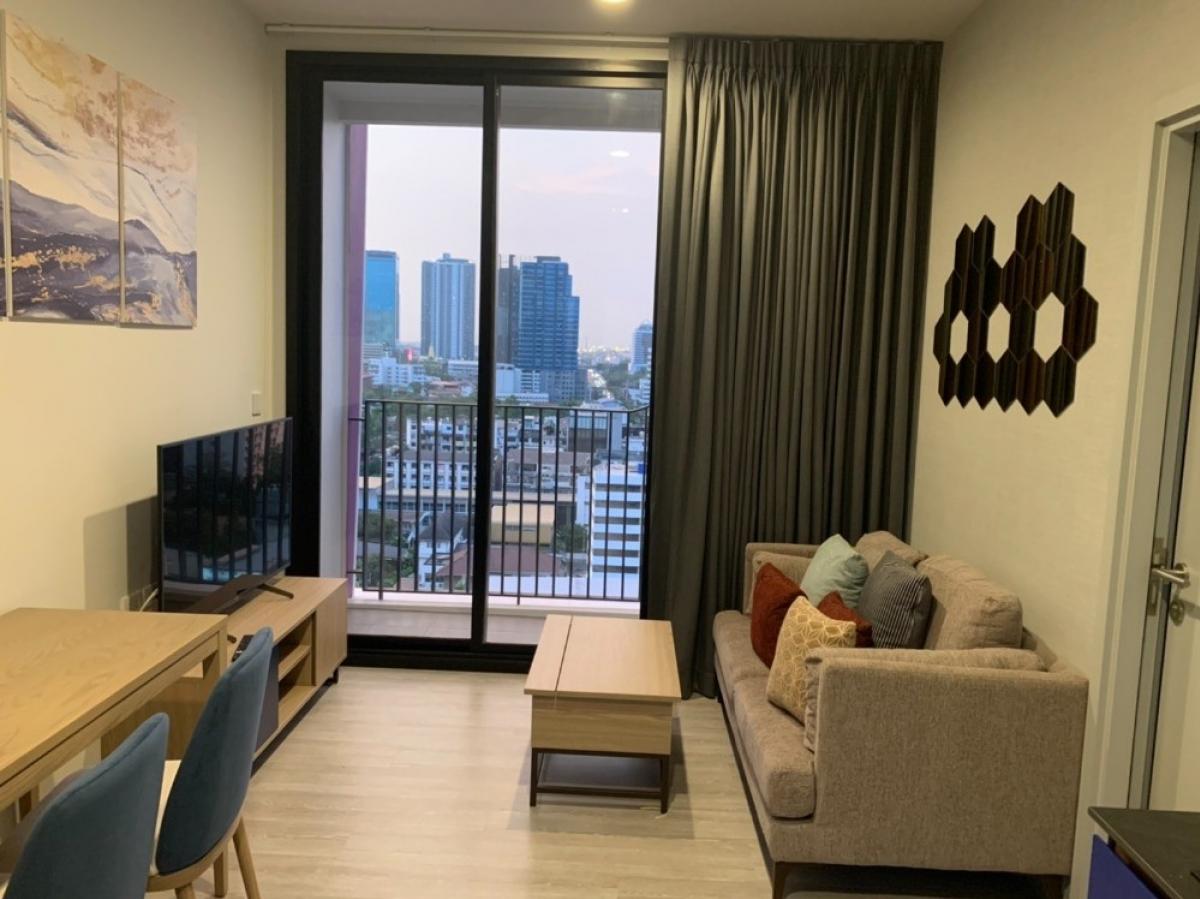 For RentCondoSukhumvit, Asoke, Thonglor : CL1077💥Condo for rent XT Ekkamai, next to Ekkamai Road, 1.5 km from Bts Ekkamai, studio 30 sq m, 12A floor, beautiful location room, SingleCorridor. I opened the room door and couldn't find the opposite room. There are a few rooms in the project.