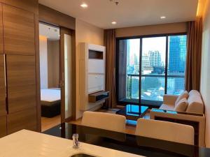 For RentCondoSathorn, Narathiwat : ❤️❤️❤️ The Address Sathorn (The Address Sathorn) line tel 0859114585. ❤️❤️ Silom Soi 12 near Chong Nonsi BTS station. In the heart of Bangkok, 1 bedroom, 1 bathroom, size 46.5 sq m., fully furnished, 12th floor, AA, room 172, facing the road. (Best direct