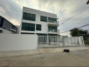 For RentShophouseVipawadee, Don Mueang, Lak Si : Commercial building for rent, 3 floors, large area, near Don Mueang Airport. Suitable for making an office. Interested? Line @841qqlnr