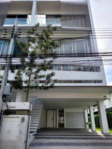 For RentHome OfficeLadprao, Central Ladprao : RF085, new building for rent, corner unit with elevator, Soi Lat Phrao 35, 4 floors, 3 bedrooms, 5 bathrooms, 1 maids room, en-suite bathroom.