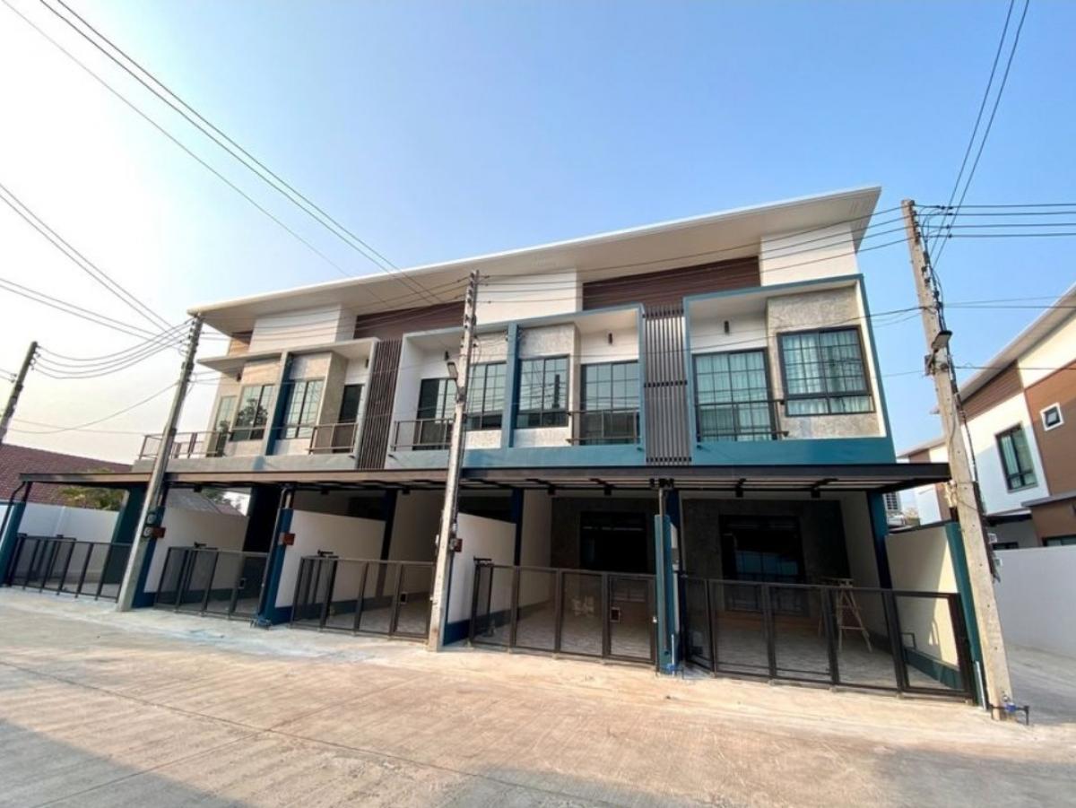 For RentHouseKhon Kaen : 🏡 For rent - Townhome near Chomphon Market, behind the government center, 2 bedrooms, 2 bathrooms, house with furniture, has air conditioning, 15,000 baht/month.
