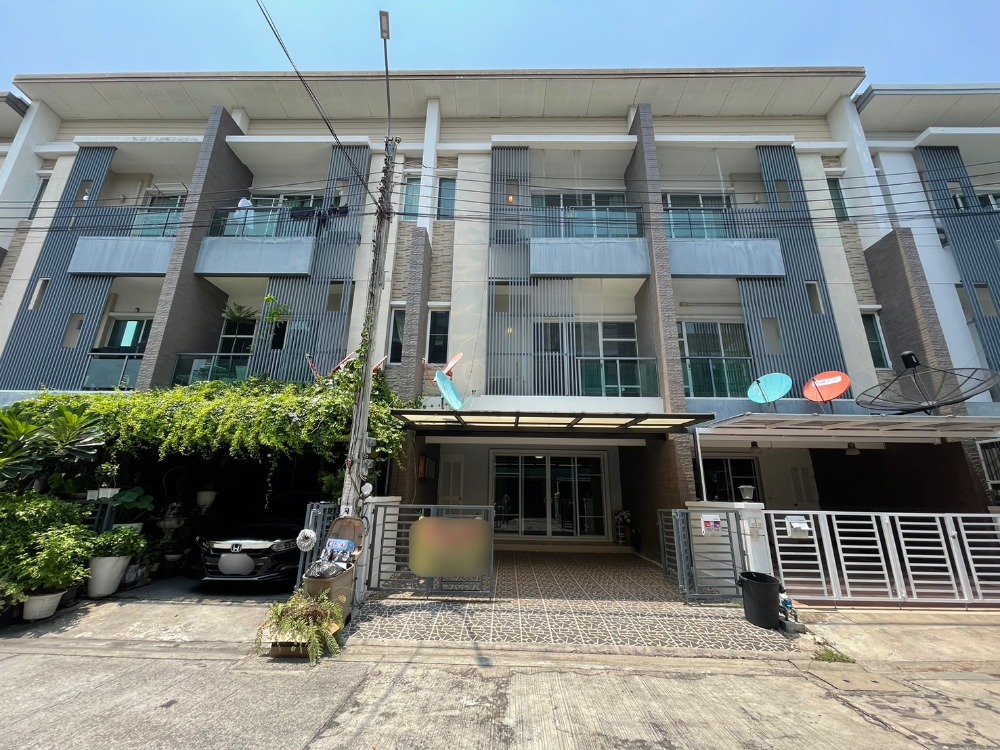 For RentTownhouseKaset Nawamin,Ladplakao : For rent, 3-story townhome, Town Plus Kaset Nawamin fully furnished ready to move in