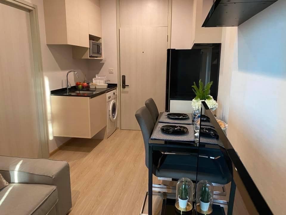 For RentCondoRatchadapisek, Huaikwang, Suttisan : 👑 Noble Revolve Ratchada 👑 Beautiful room for rent, 1 bedroom, 1 bathroom, size 26 sq m., complete with electrical appliances, ready to move in.