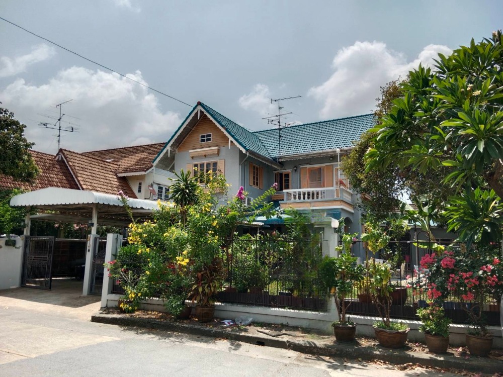 For SaleHouseMin Buri, Romklao : Single detached house for sale, corner house, Pruekchat Village.