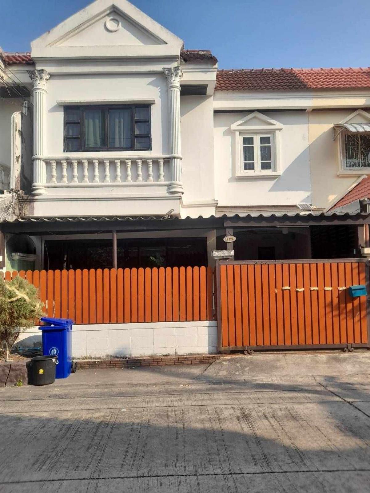 For RentTownhouseYothinpattana,CDC : 2-story townhouse for rent, near the expressway, Soi Nuanchan 40.