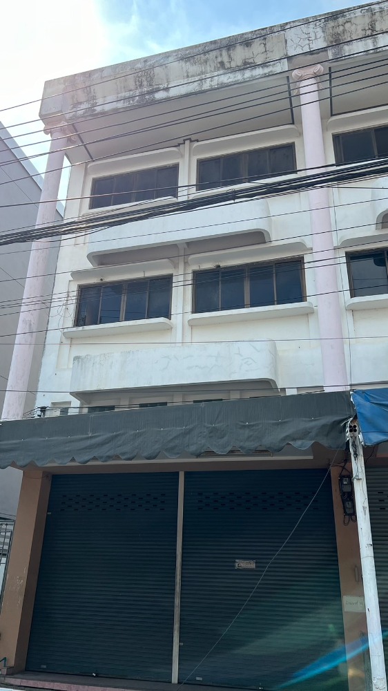 For SaleShophouseBang kae, Phetkasem : Commercial building for sale, corner room near Bang Khae District Office.