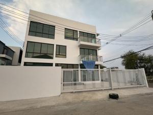 For RentHome OfficeVipawadee, Don Mueang, Lak Si : Home Office for rent, 3 floors + rooftop, can be lived in, location on Songprapha - Don Mueang Road, close to food and markets, near the Red Line, convenient travel, low cost of living.