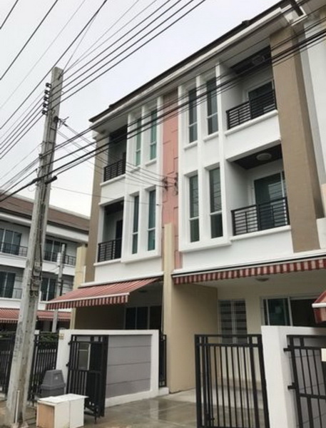 For RentTownhouseChokchai 4, Ladprao 71, Ladprao 48, : Townhome for rent, 3 floors, Baan Klang Muang Lat Phrao 71, has air conditioning, fully furnished, 3 bedrooms, 3 bathrooms, rental price 30,000 baht per month.