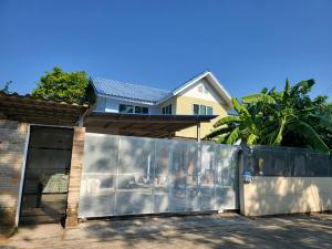 For RentHouseKaset Nawamin,Ladplakao : HR1594 2-story detached house for rent, Soi Nawamin 111, near Pattawikorn Market, convenient travel, suitable for living.